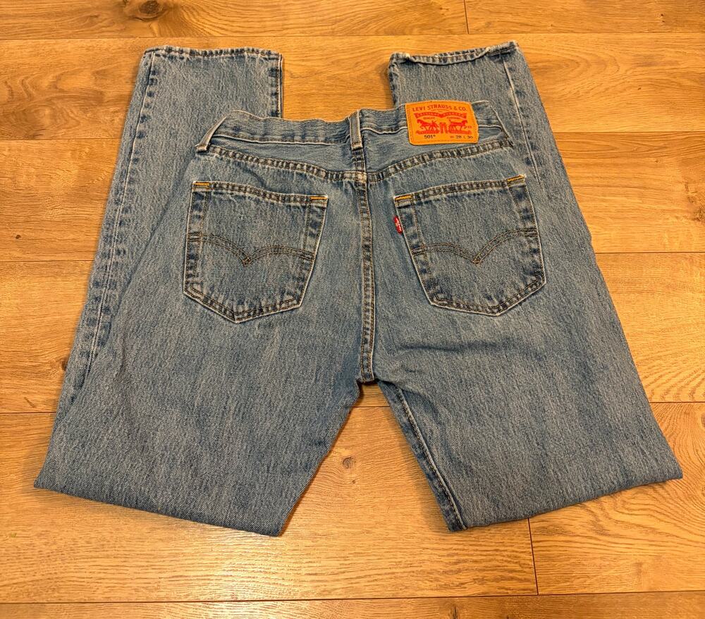 Levi's 501 Original Jeans W28 L30 Medium Wash Straight Leg Button Fly